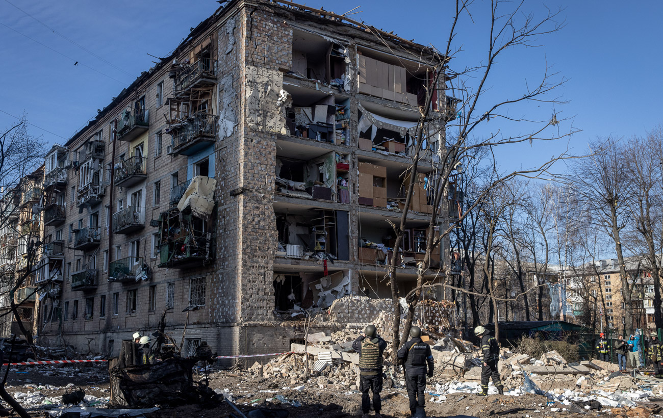 Збита над Києвом ракета потрапила в житловий будинок: фоторепортаж